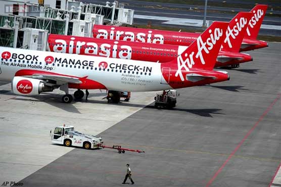 AirAsia sparks fare war with first India flight