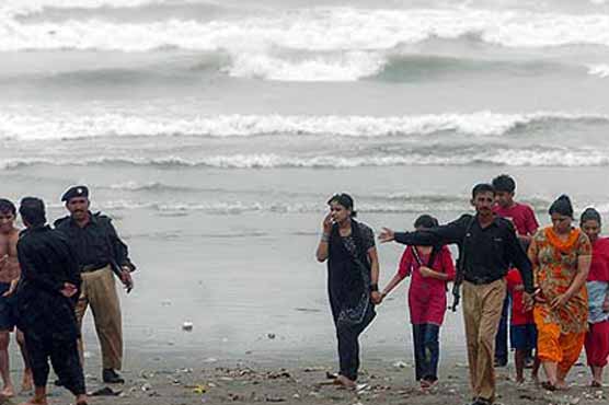 Impact of cyclone reaches Pakistan's coasts