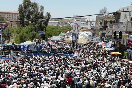 Yemen's Hadi removes Sanaa artillery over coup fears