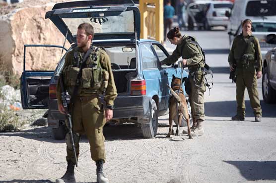 France's Hollande slams 'unjustifiable' assault on Roma teen