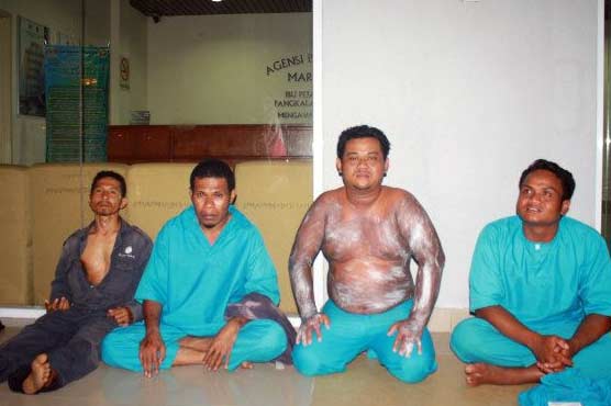 32 missing, five dead after boat sinks off Malaysia