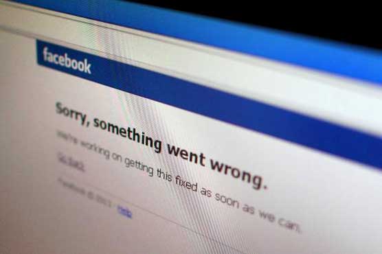 Facebook website returns to service after crash