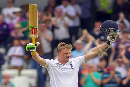 Sri Lanka fight back after Robson century