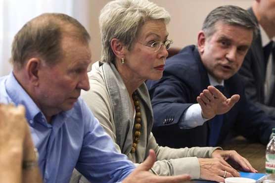 Ukraine leader under pressure as rebels agree to talks