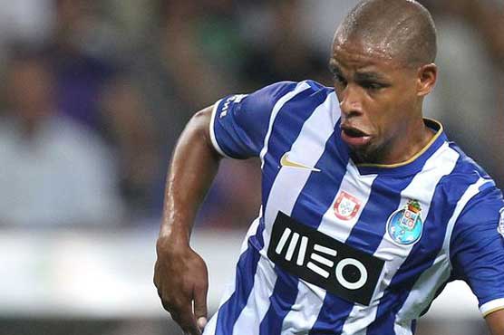 Football: Defender Fernando joins Man City