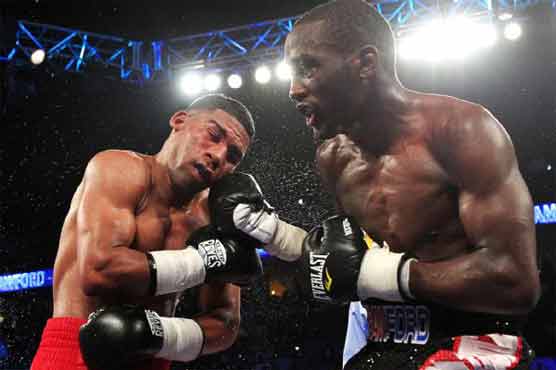 Crawford stops Gamboa, keeps lightweight belt