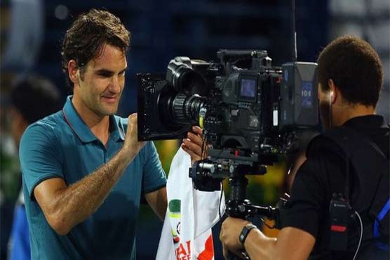Tennis: Brilliant Federer stuns Djokovic in Dubai