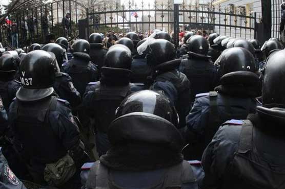 Ukraine braces for new demos as Russia threatens gas supply