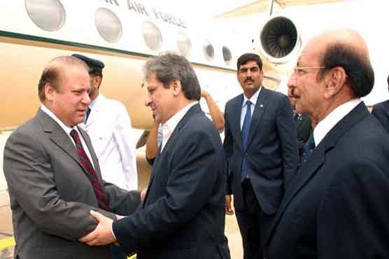 PM Nawaz arrives in Karachi to review situation 