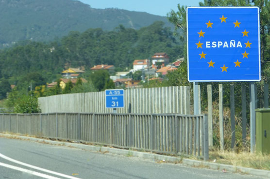 Spain slashes trade deficit as exports grow