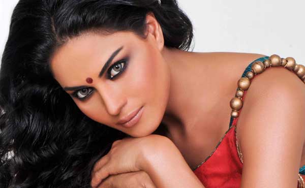 Veena Malik's anti-India tweet creates buzz 