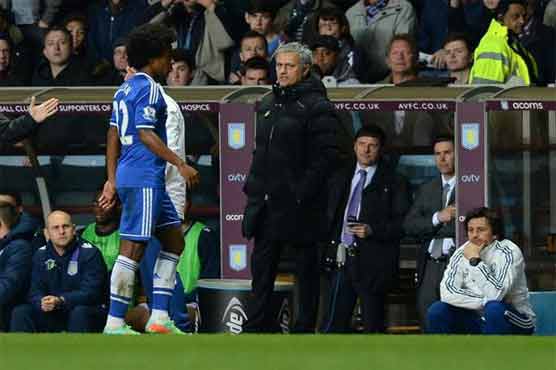 Football: Advantage City as nine-man Chelsea crash