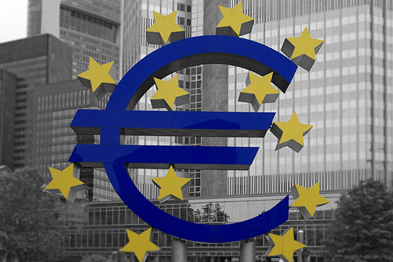ECB on defensive over rates status quo