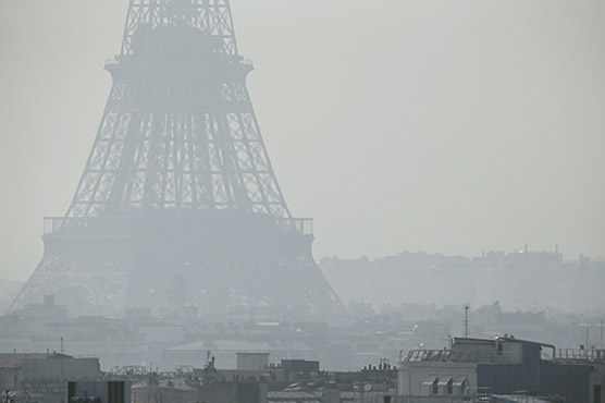 Paris lifts partial car ban lifted after pollution levels drops