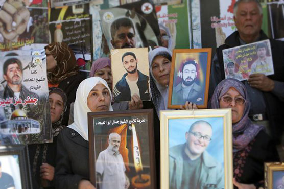 Israel casts further doubt on Palestinians prisoners' release