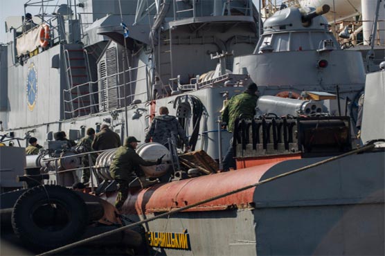 Armed men seize Ukrainian warship in Crimea