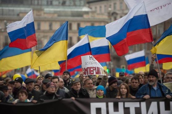 Crimea leader urges Ukraine's Russians to fight Kiev