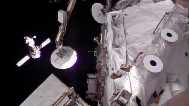 Russia-US crew docks at ISS two days late 