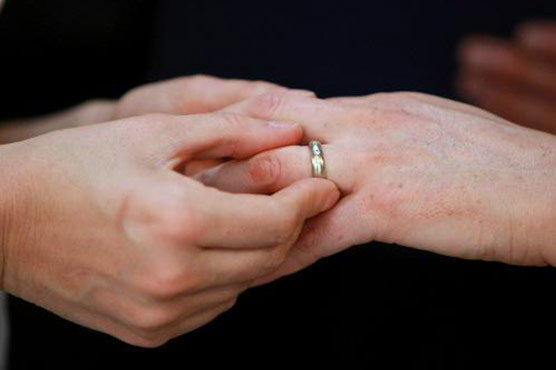 Marriage is healthy for the heart: study