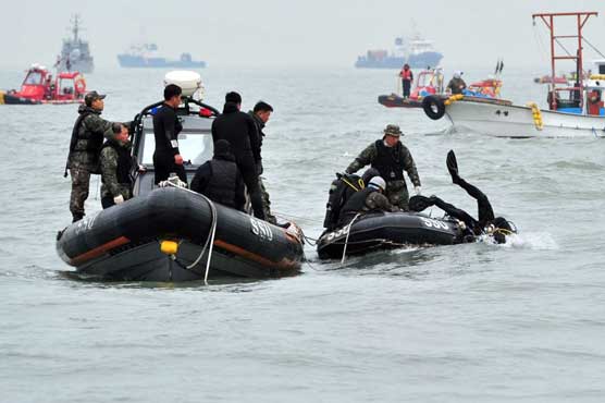 Diver dies at South Korea ferry disaster site 