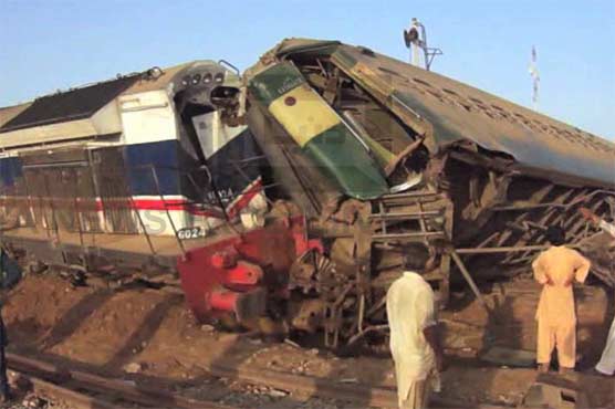Nawabshah: 3 killed as train derails 
