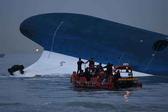 South Korea hopes to complete ferry searches