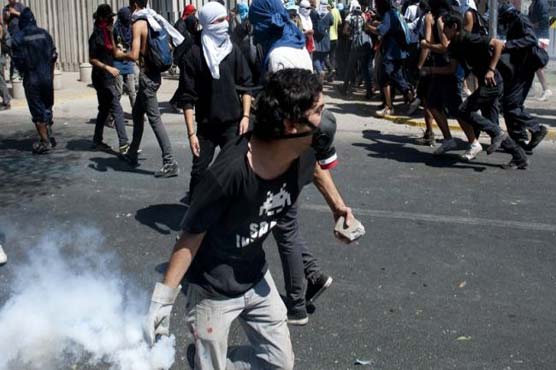 Clashes in Chile as students protest