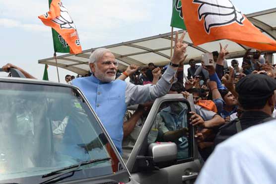 Hero's welcome for PM-elect Modi as he arrives in New Delhi