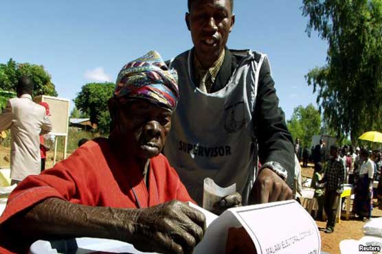Malawi leader says graft scandal is election trump card