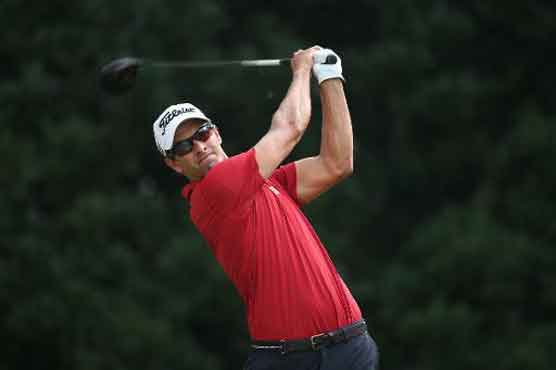 Golf: Scott holds on top spot 