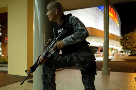 Philippine police shoot dead eight suspected robbers 