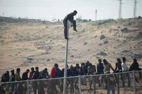 Hundreds of migrants breach Morocco-Spain border