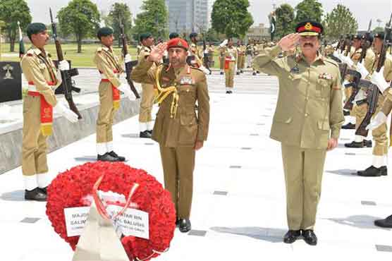 Oman's Royal Army Commander calls on COAS Raheel Sharif