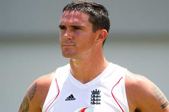 Pietersen's Surrey return delayed by finger injury