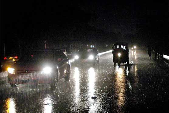 Rainstorm in various areas of Karachi beautifies the weather