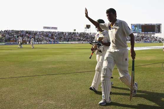 Pakistan holds big lead vs Australia after 2nd day