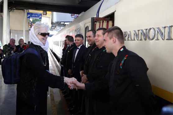 Seizing its chance, Iran seeks tourism revival 