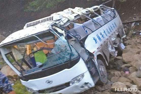 Bus overturns on cross-sea bridge in China, 6 dead