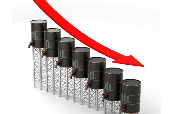 Oil prices hit 4-year lows after Saudi discount