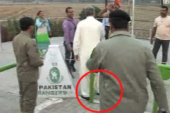 Rangers pull Shah Mehmood back as he accidently crosses Zero Line at Wagah Border