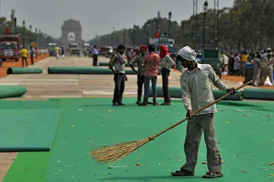 Indian politician faces flak over staged photo