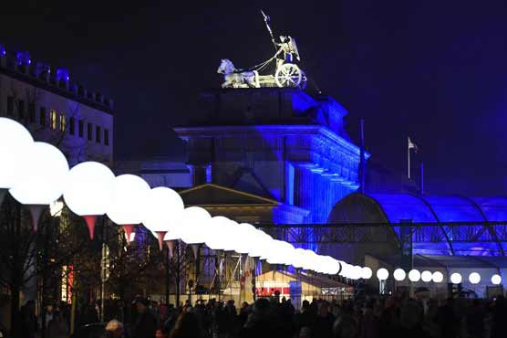 Celebrations mark 25 years since Berlin Wall's fall 