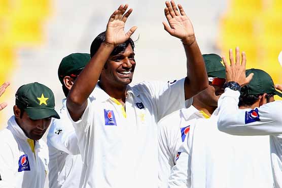 New Zealand 81-3 at lunch in reply to 566-3