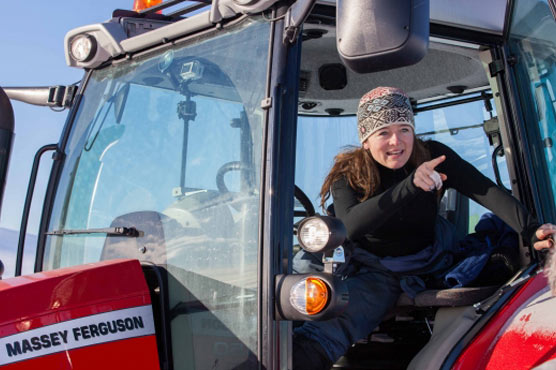Dutch woman heads for South Pole on tractor