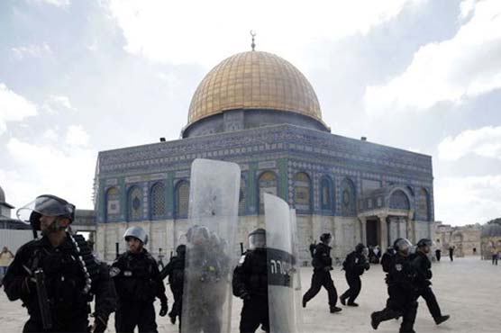 Israel lifts age bar on Jerusalem mosque prayers: police 