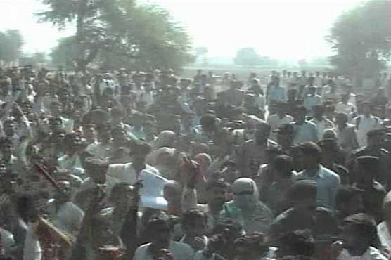 Chiniot flood victims chant 'Go Nawaz Go' as CM Punjab drives away