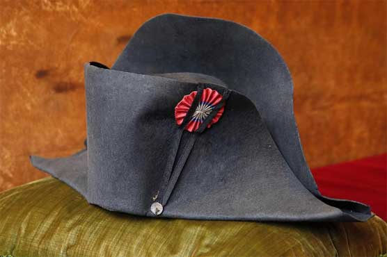 Napoleon's two-pointed hat goes under hammer 