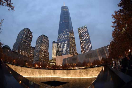 One World Trade Center fills hole in Manhattan skyline 