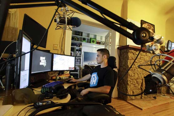 3 US guys find a career playing video games