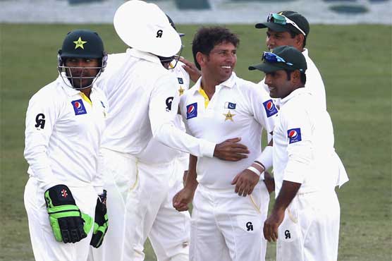 Pakistan smells victory as New Zealand struggle at 167 for 6